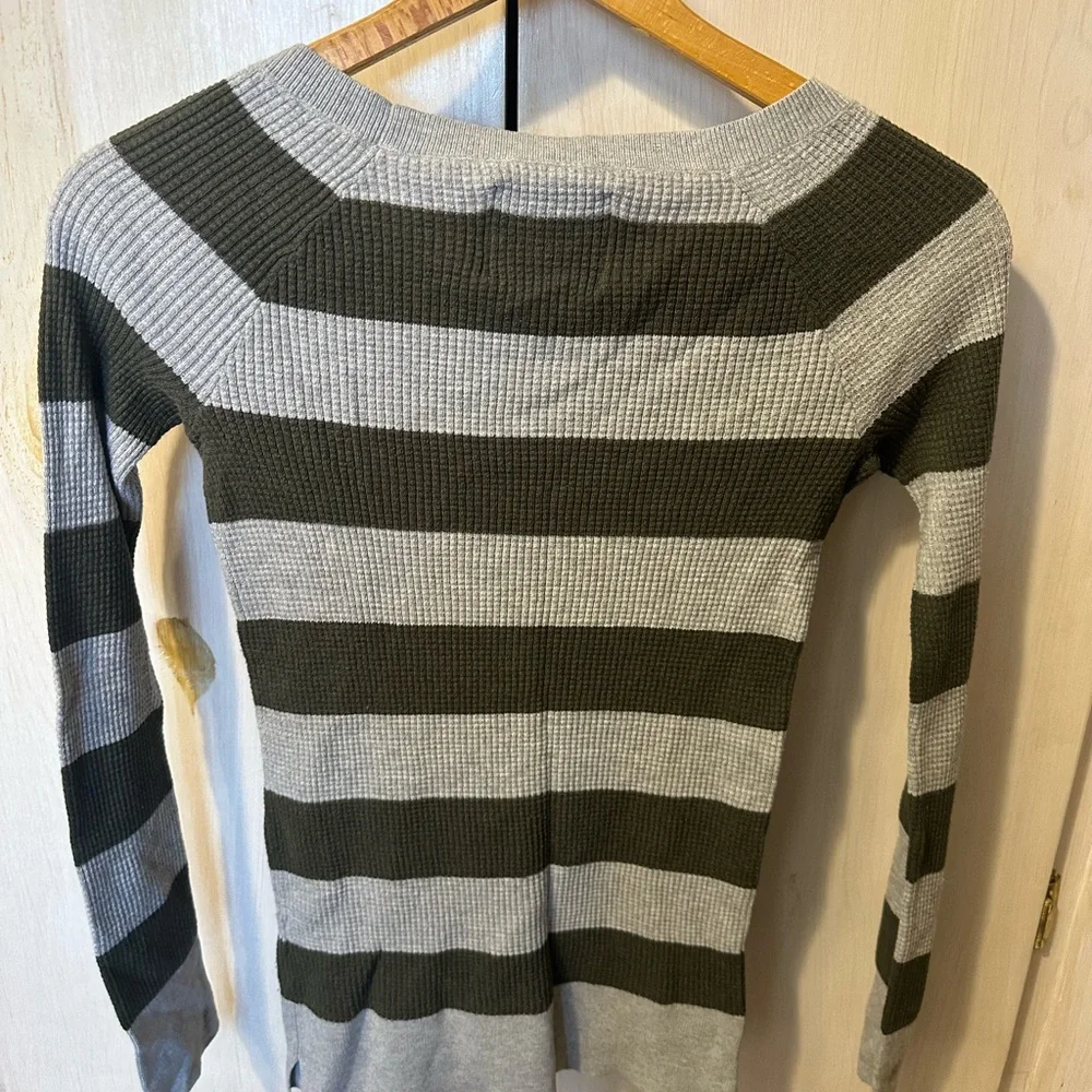 American Eagle gray and army green striped thermal sweater long sleeve size Med - Picture 2 of 7